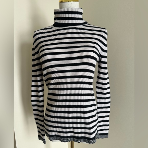 GAP Tops - Gap Black/White Turtleneck- Medium